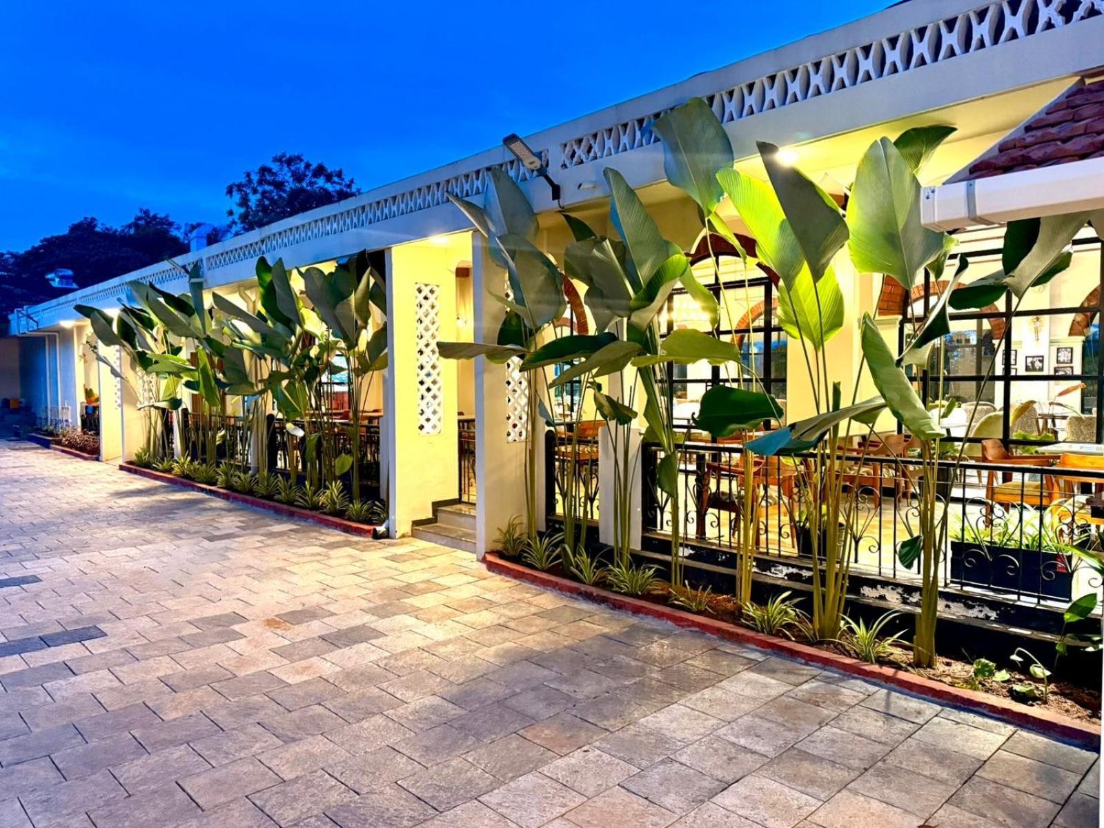Jaladarshini Lakeside Gardens Bed and Breakfast Kollam Exteriör bild