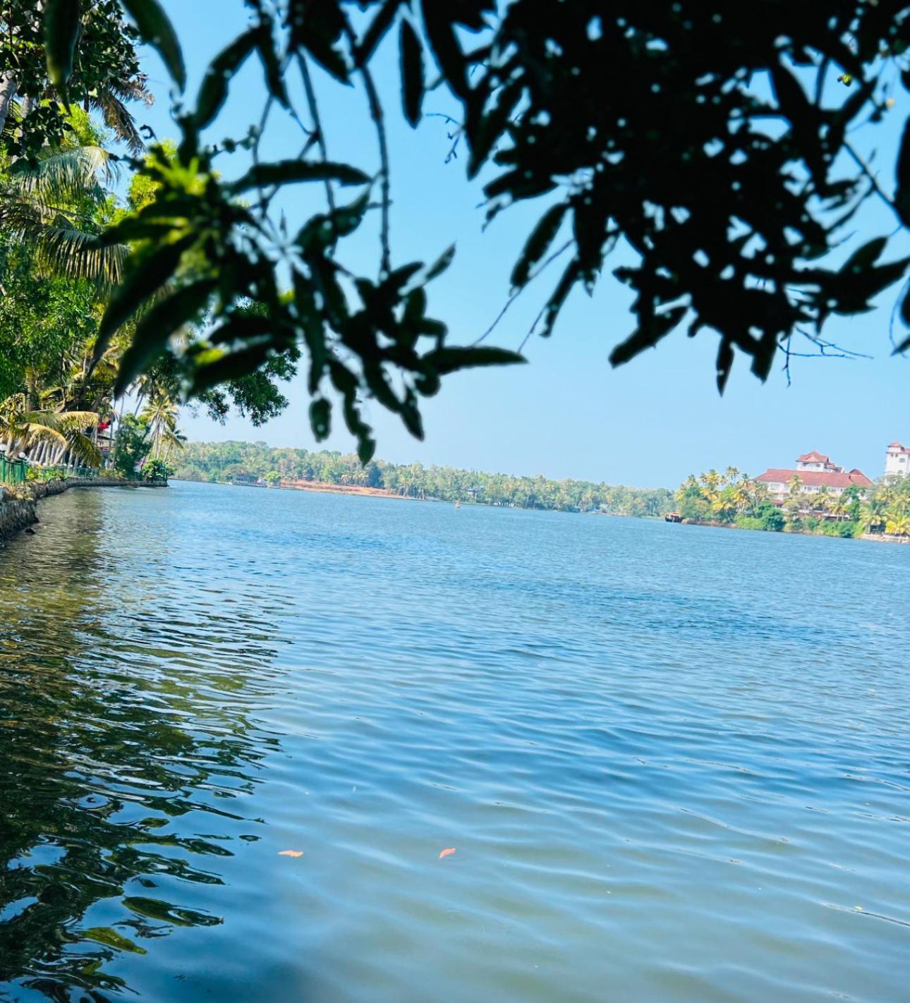 Jaladarshini Lakeside Gardens Bed and Breakfast Kollam Exteriör bild
