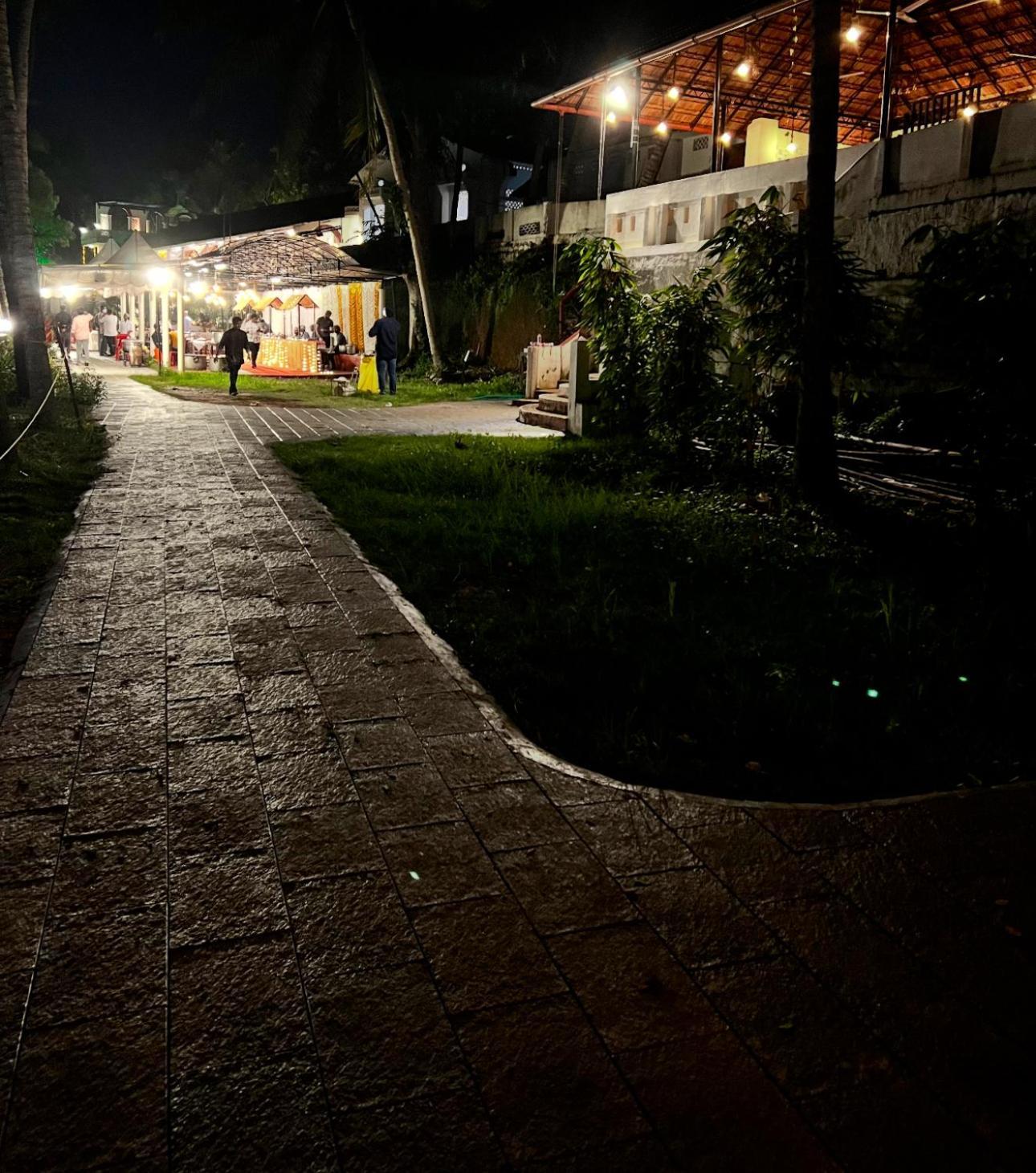 Jaladarshini Lakeside Gardens Bed and Breakfast Kollam Exteriör bild
